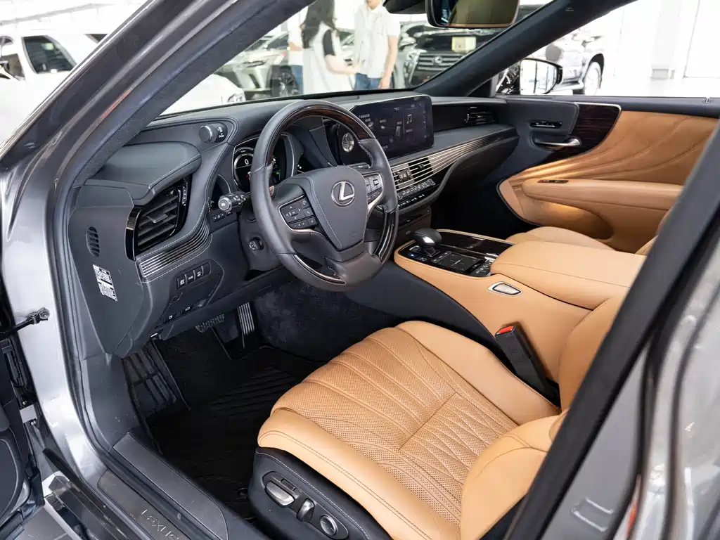 Lexus LS — миниатюра 9