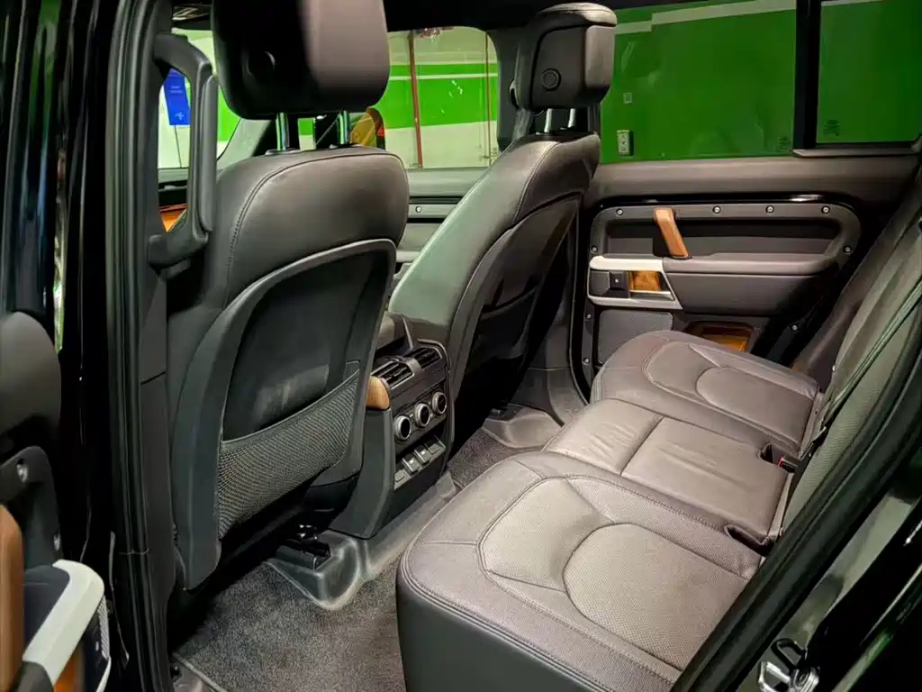Land Rover Defender — миниатюра 8