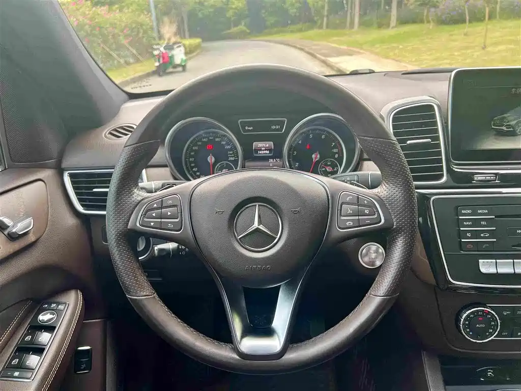 Mercedes-Benz GLE (Import) — миниатюра 13