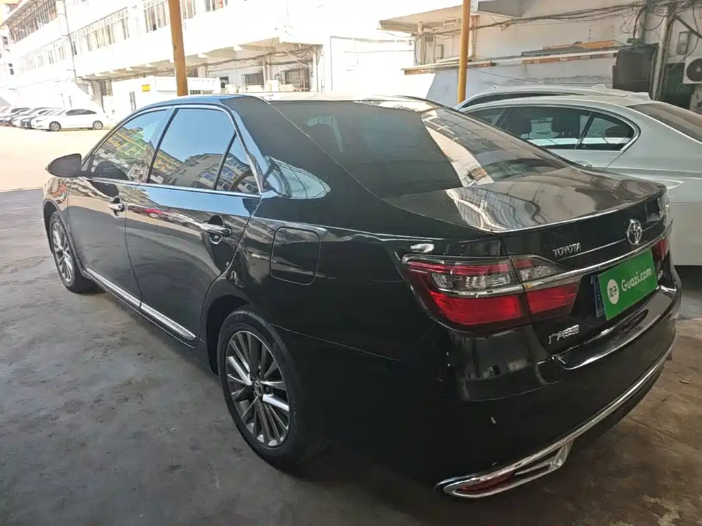 Toyota Camry — миниатюра 5