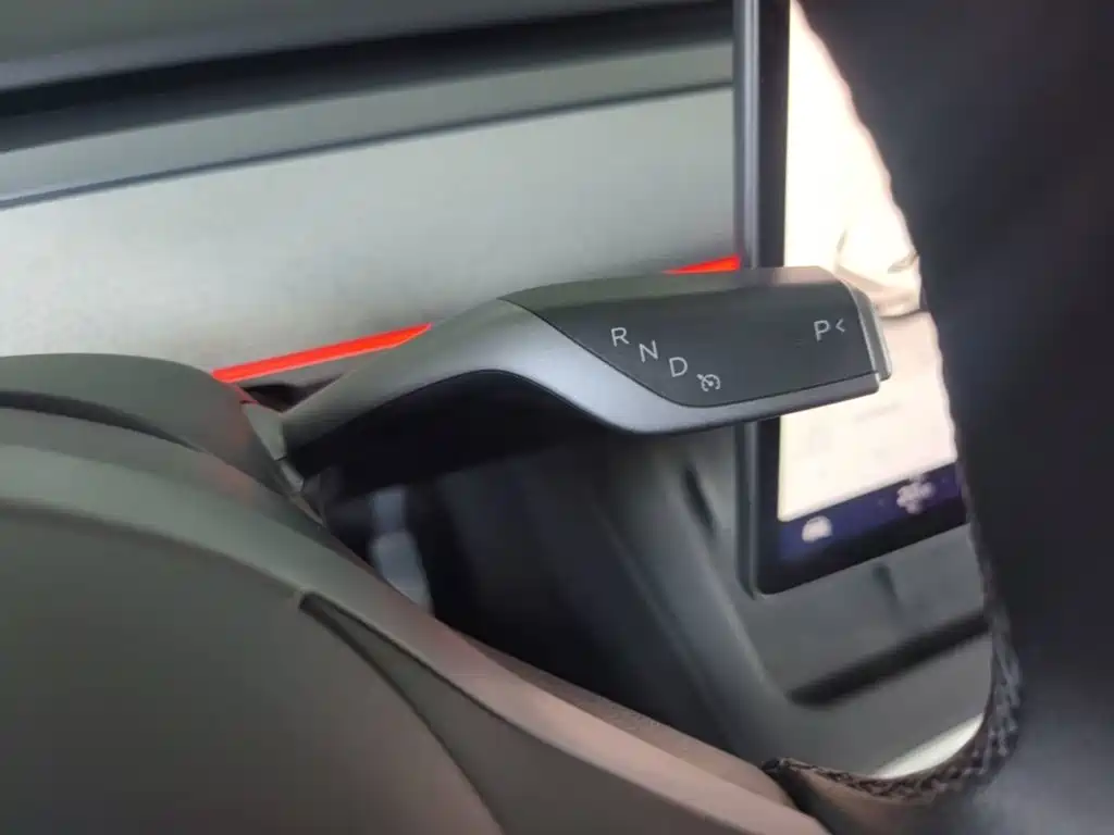 Tesla Model Y — миниатюра 14
