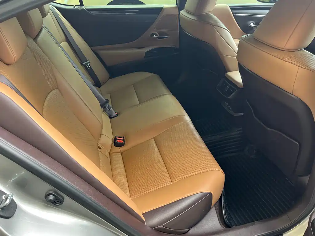 Lexus ES — миниатюра 12