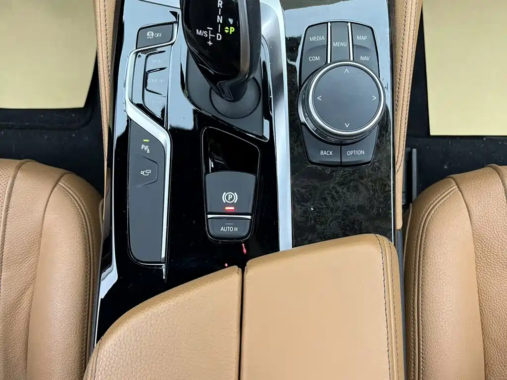 BMW 5 Series — миниатюра 23