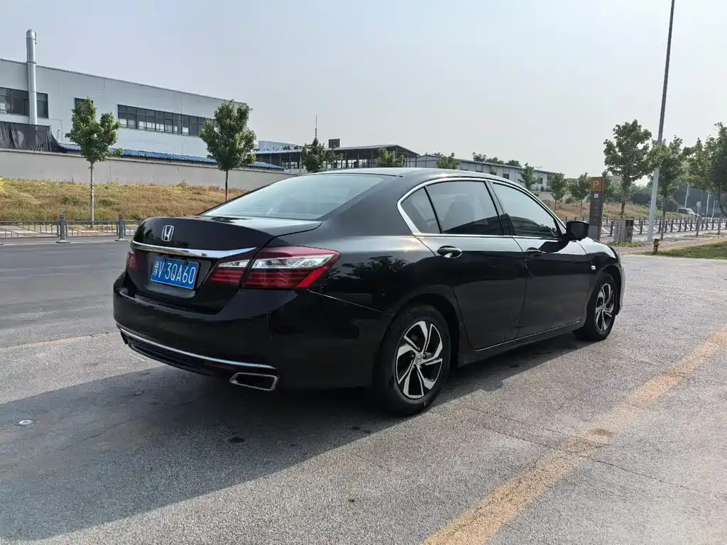 Honda Accord — миниатюра 9