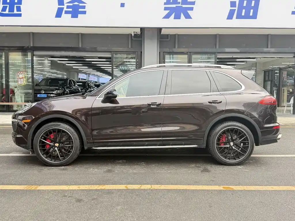 Porsche Cayenne — миниатюра 4