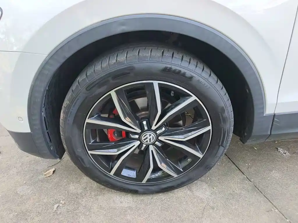 Volkswagen Tiguan L — миниатюра 23