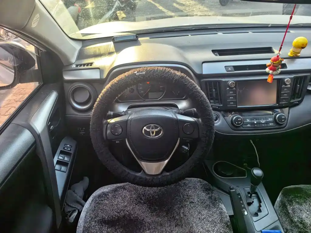 Toyota RAV4 — миниатюра 6