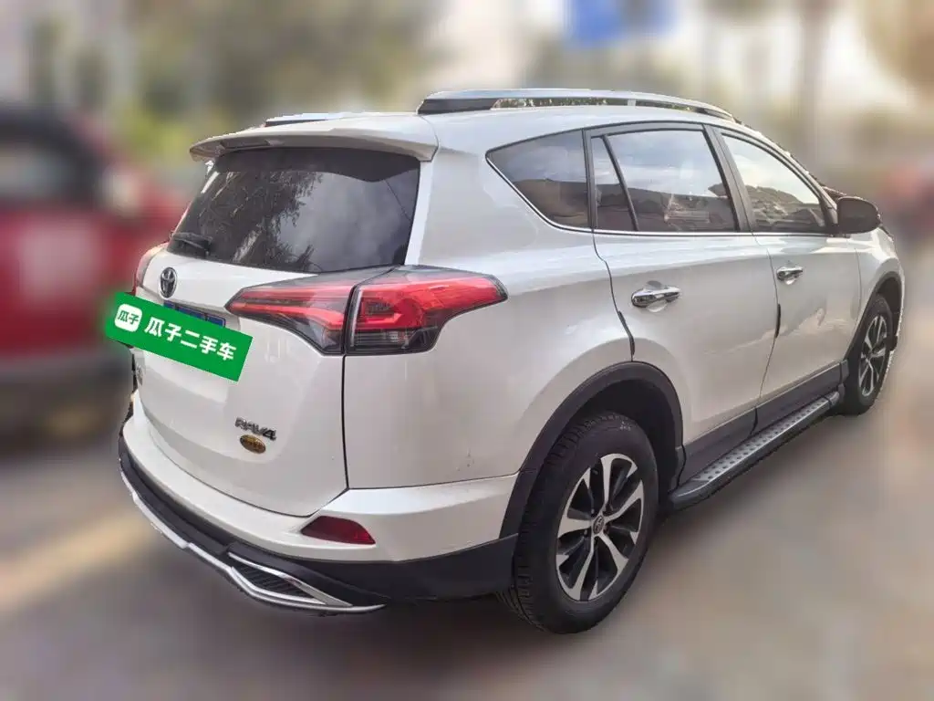 Toyota RAV4 — миниатюра 4