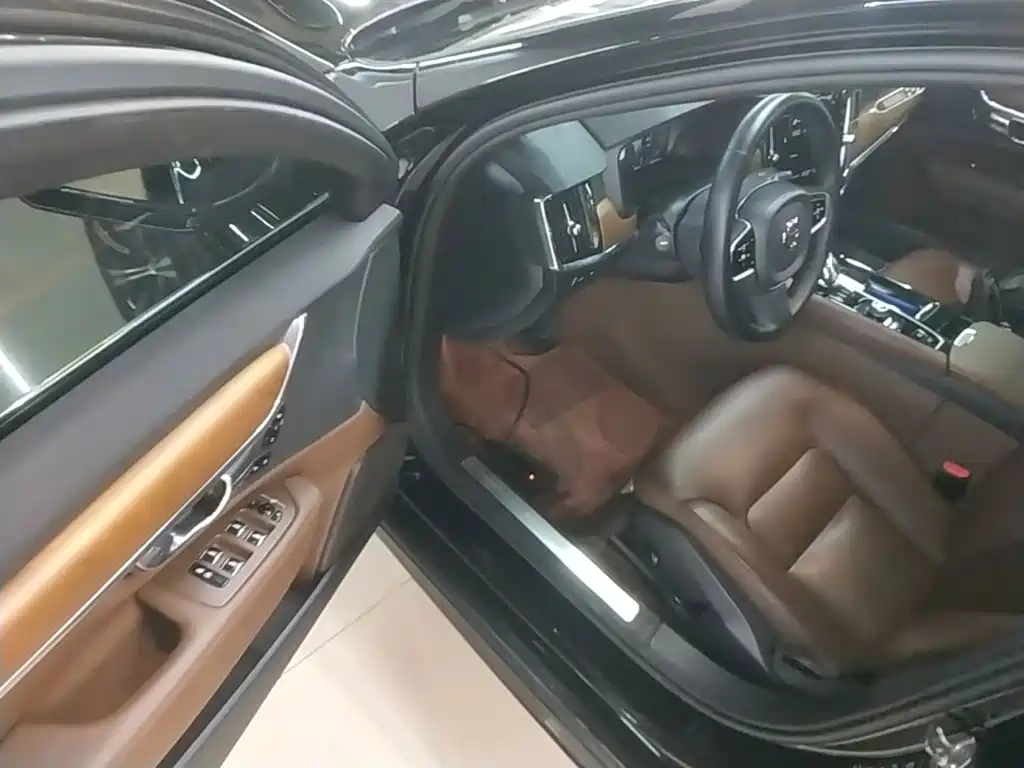 Volvo S90 PHEV — миниатюра 16