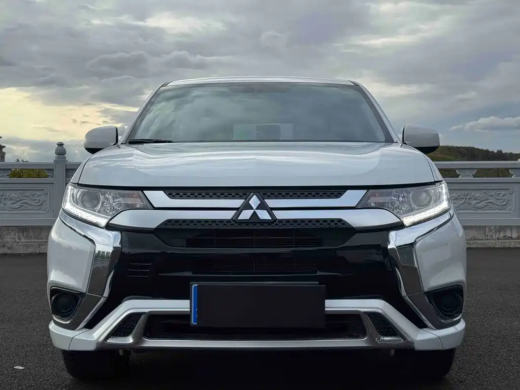 Mitsubishi Outlander — миниатюра 2