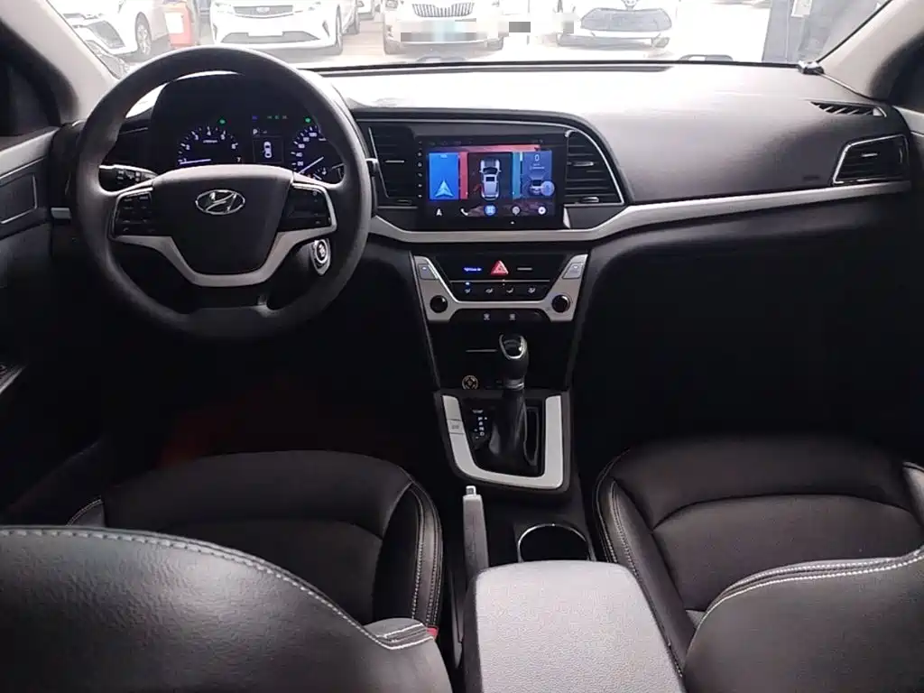 Hyundai Elantra — миниатюра 10