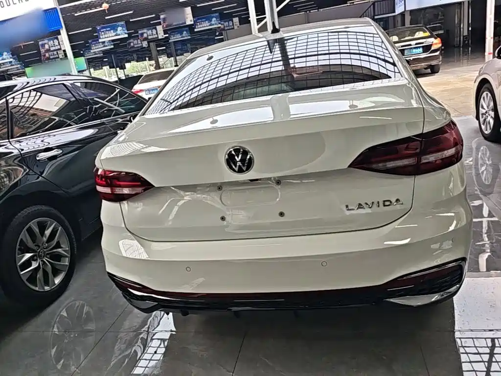 Volkswagen Lavida — миниатюра 6