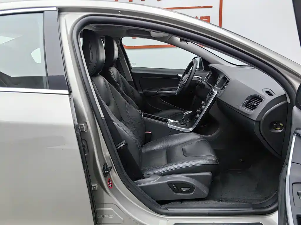 Volvo S60 (Import) — миниатюра 23