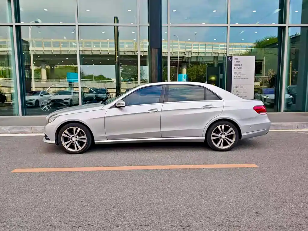 Mercedes-Benz E-Class — миниатюра 2