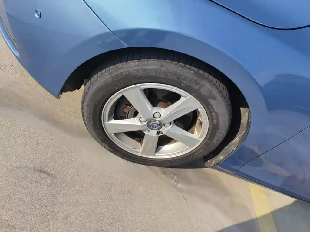 Volvo V40 — миниатюра 23