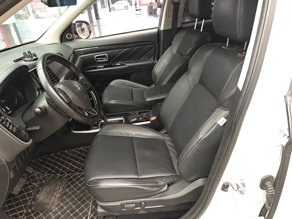 Mitsubishi Outlander — миниатюра 15