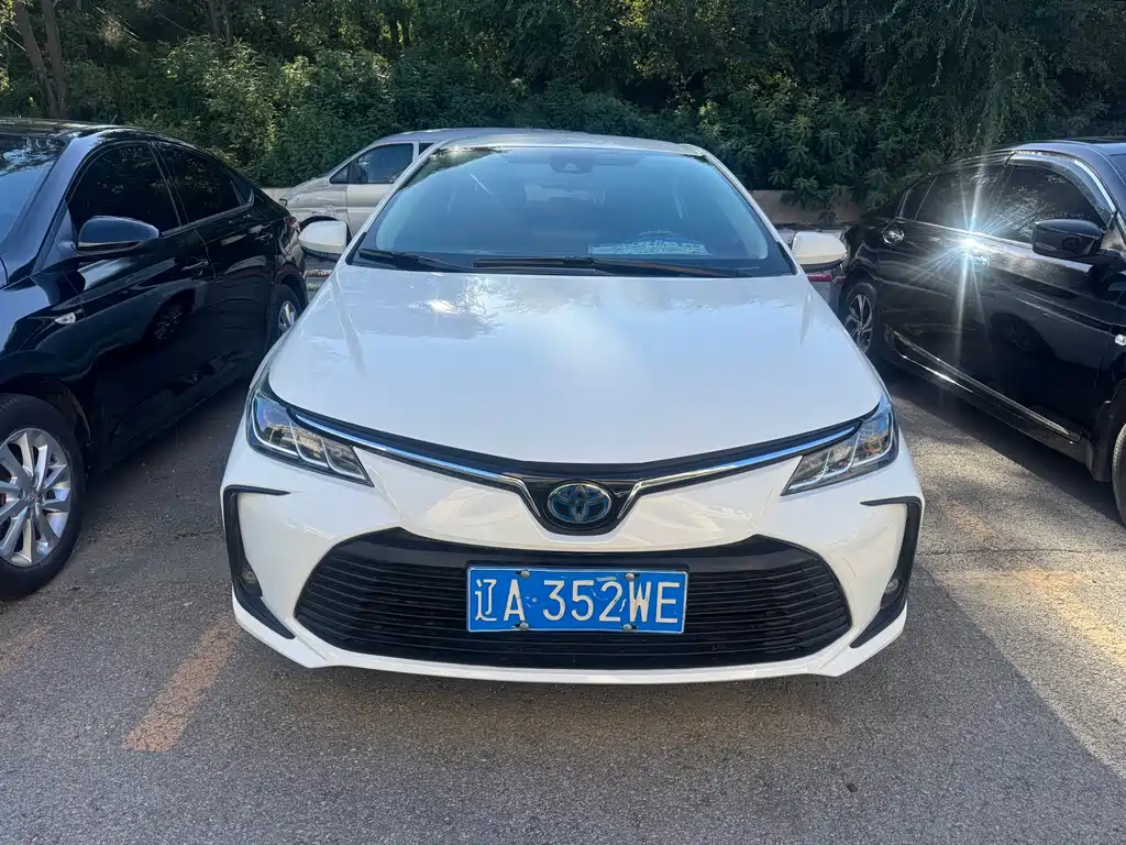 Toyota Corolla Hybrid — миниатюра 2