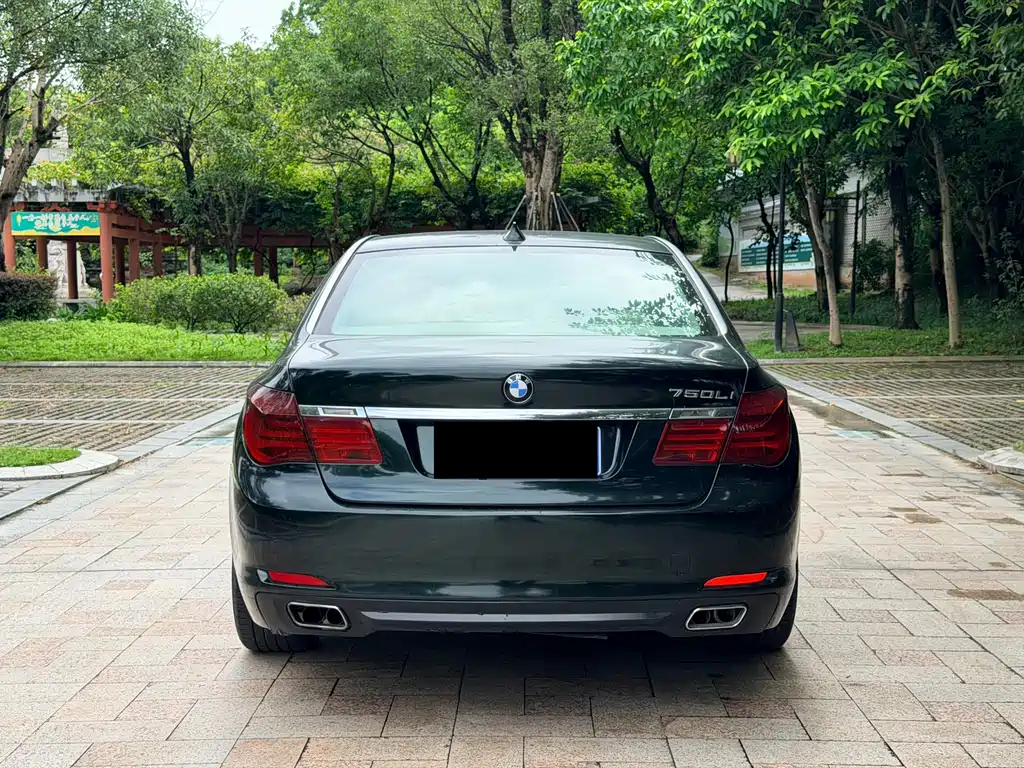 BMW 7 Series — миниатюра 9