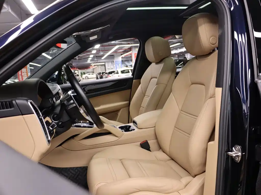 Porsche Cayenne — миниатюра 7