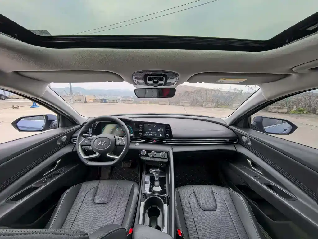 Hyundai Elantra — миниатюра 6