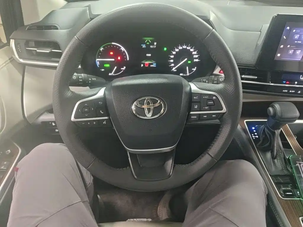 Toyota Sienna — миниатюра 11