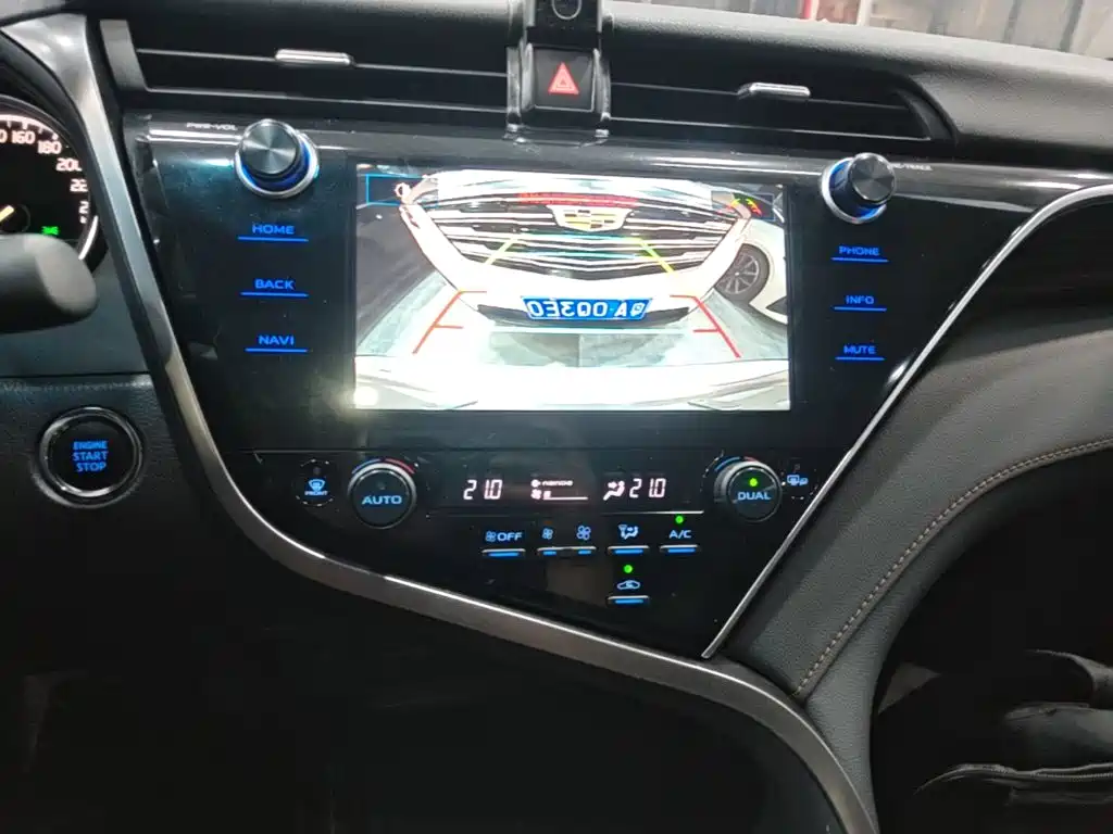 Toyota Camry — миниатюра 13