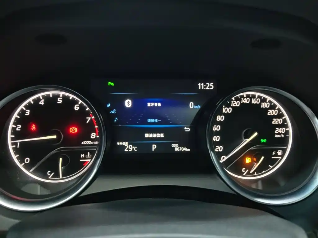 Toyota Camry — миниатюра 12
