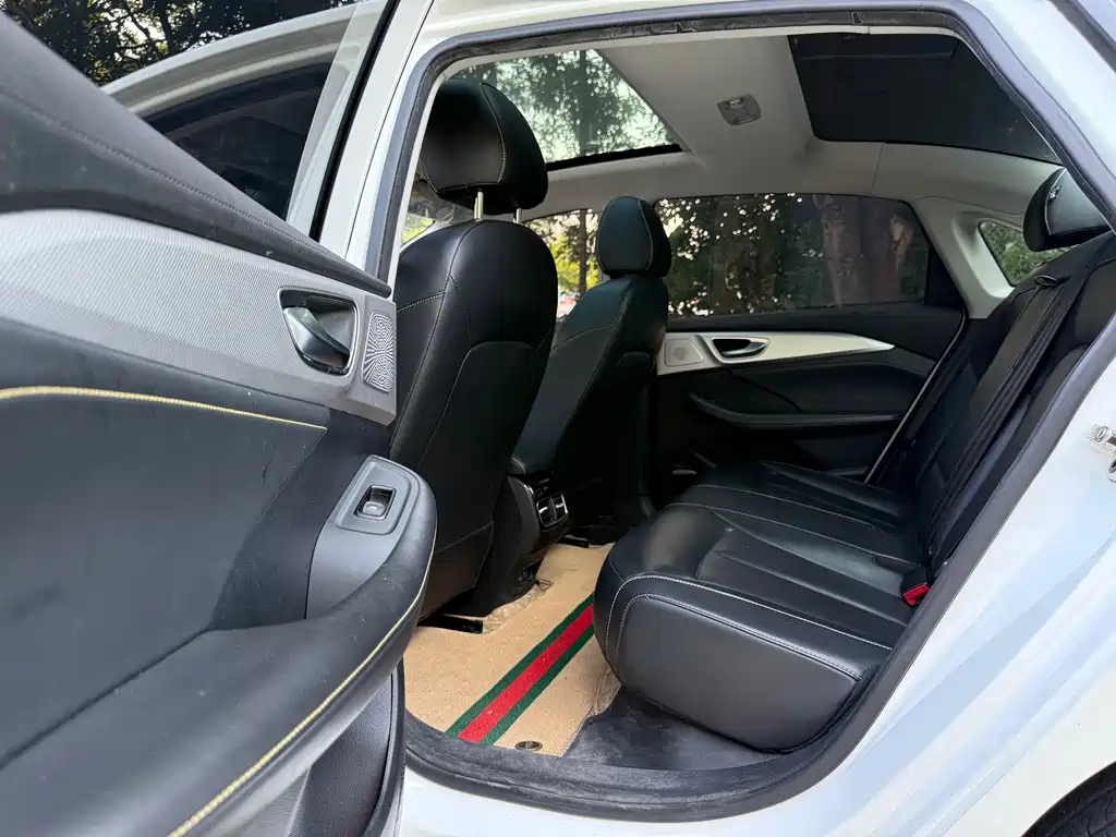 Roewe i6 MAX New Energy — миниатюра 8