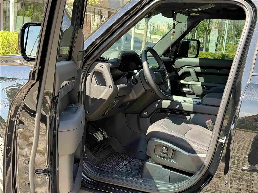 Land Rover Defender — миниатюра 7