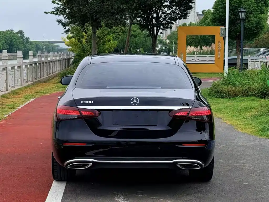 Mercedes-Benz E-Class — миниатюра 9
