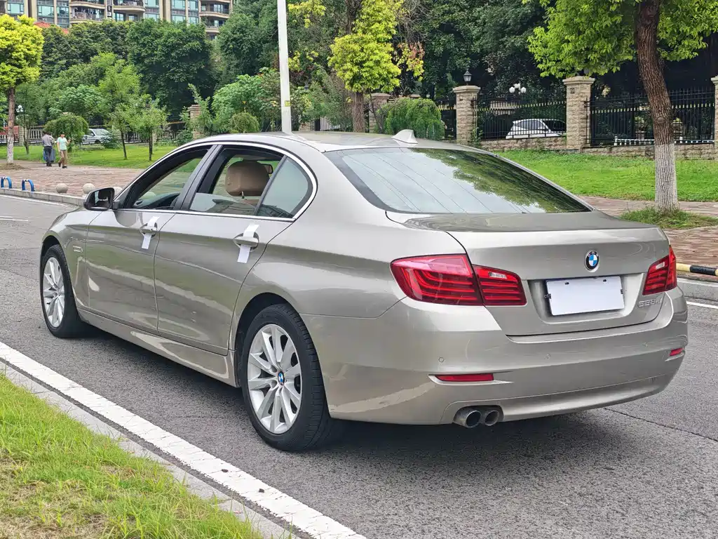BMW 5 Series — миниатюра 9