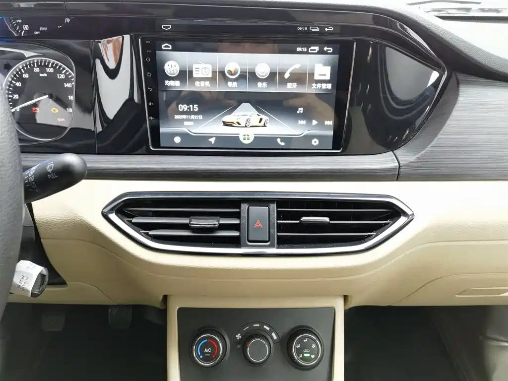 CHANGAN CROSS STAR V3