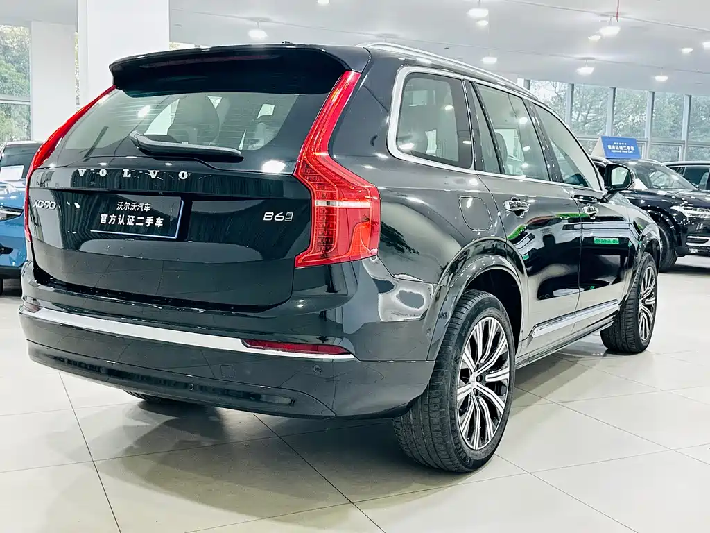 VOLVO XC90