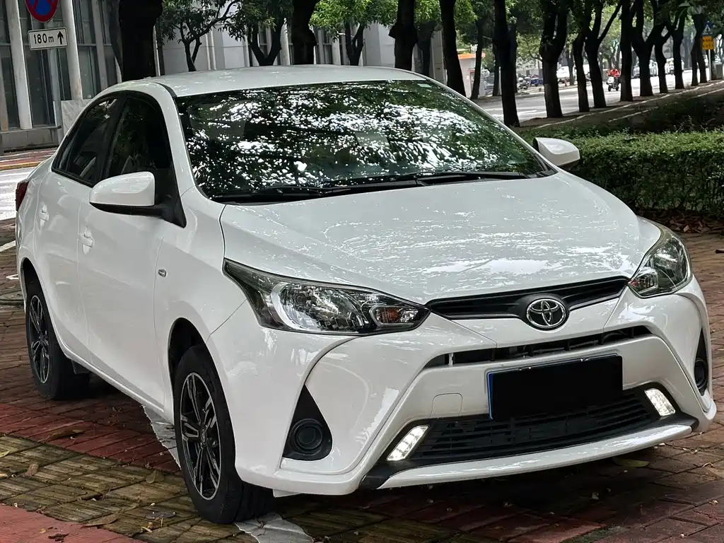 Toyota Yaris L — миниатюра 3
