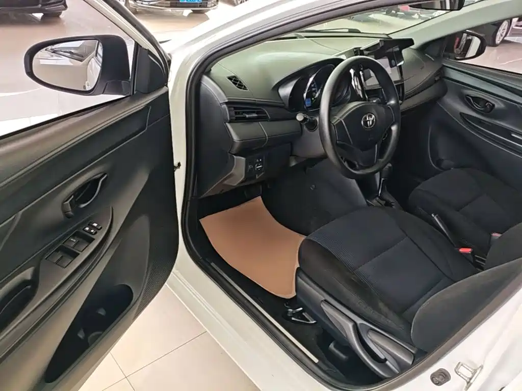 Toyota Yaris L — миниатюра 16
