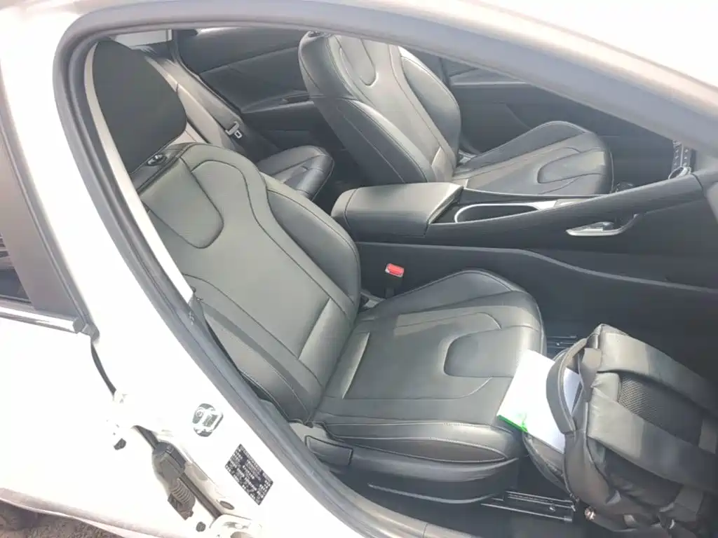 Hyundai Elantra — миниатюра 25