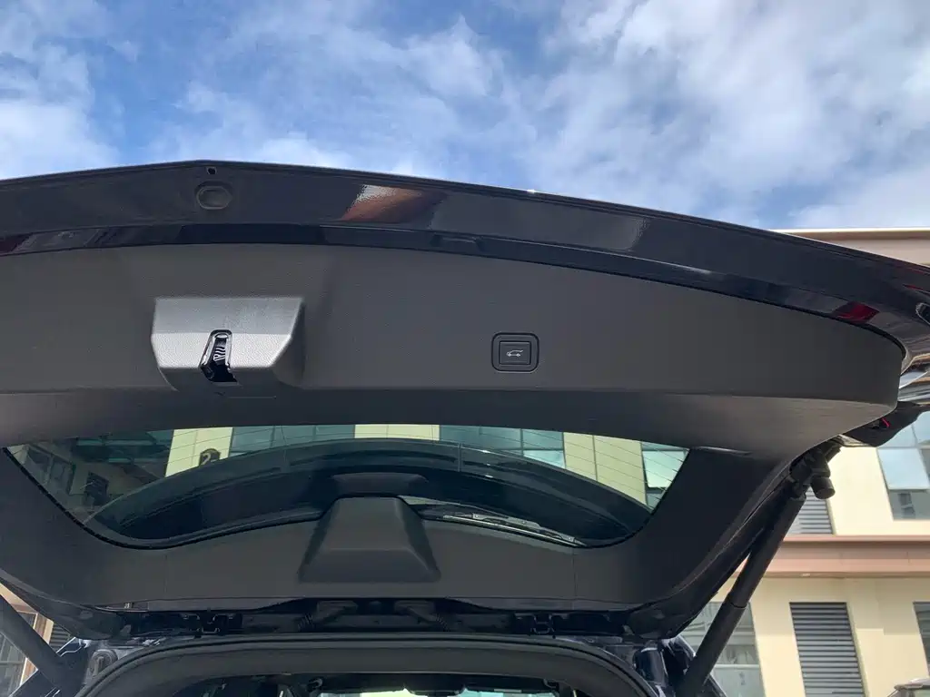 Cadillac XT6 — миниатюра 8