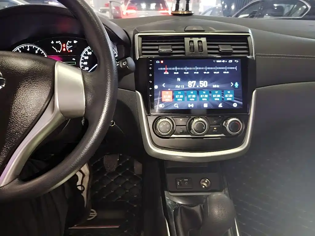 Nissan Tiida — миниатюра 10