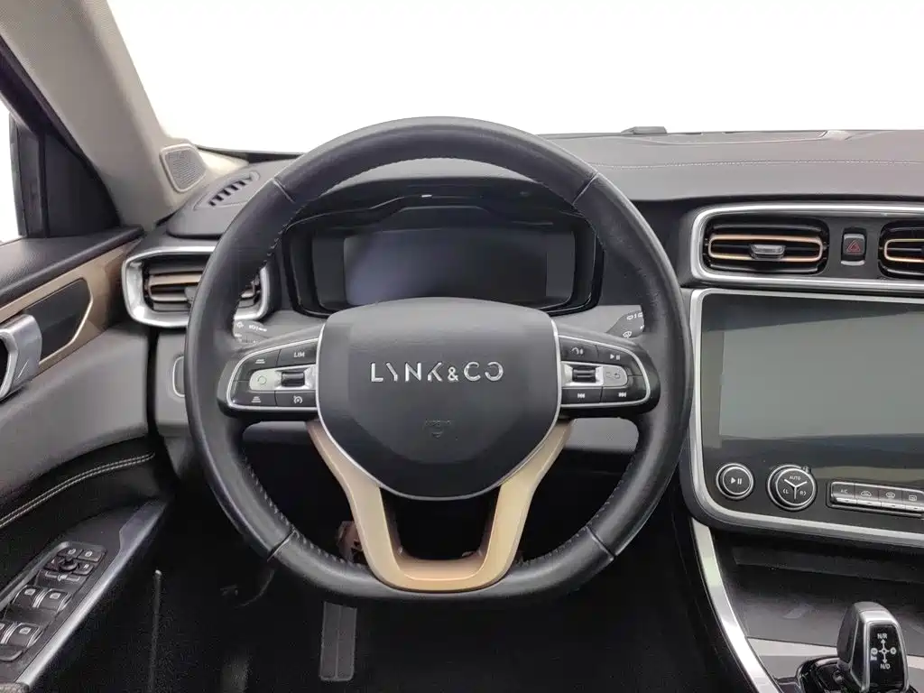 Lynk & Co 01 — миниатюра 11