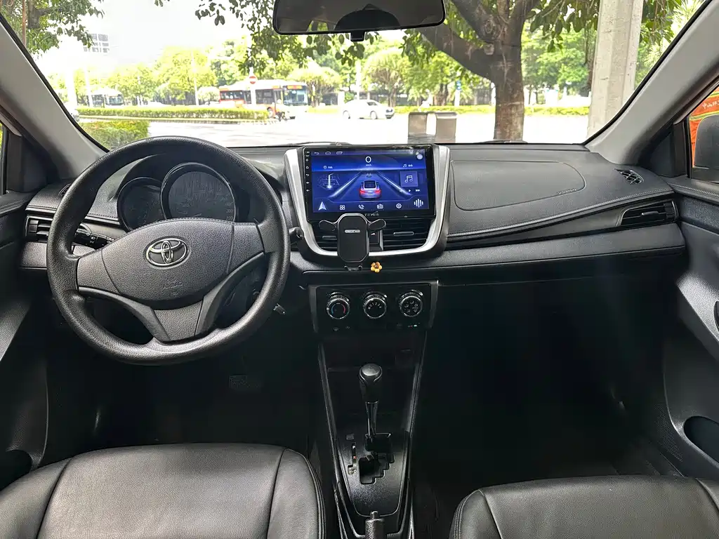Toyota Yaris L — миниатюра 8