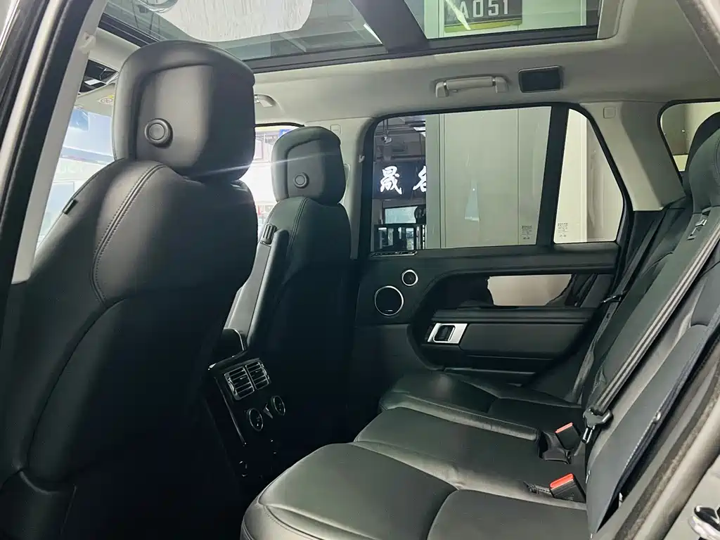 Land Rover Range Rover — миниатюра 5