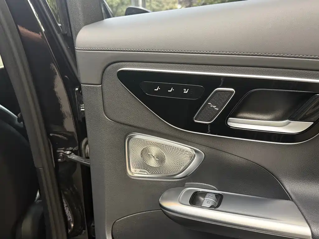 Mercedes-Benz C-Class — миниатюра 16
