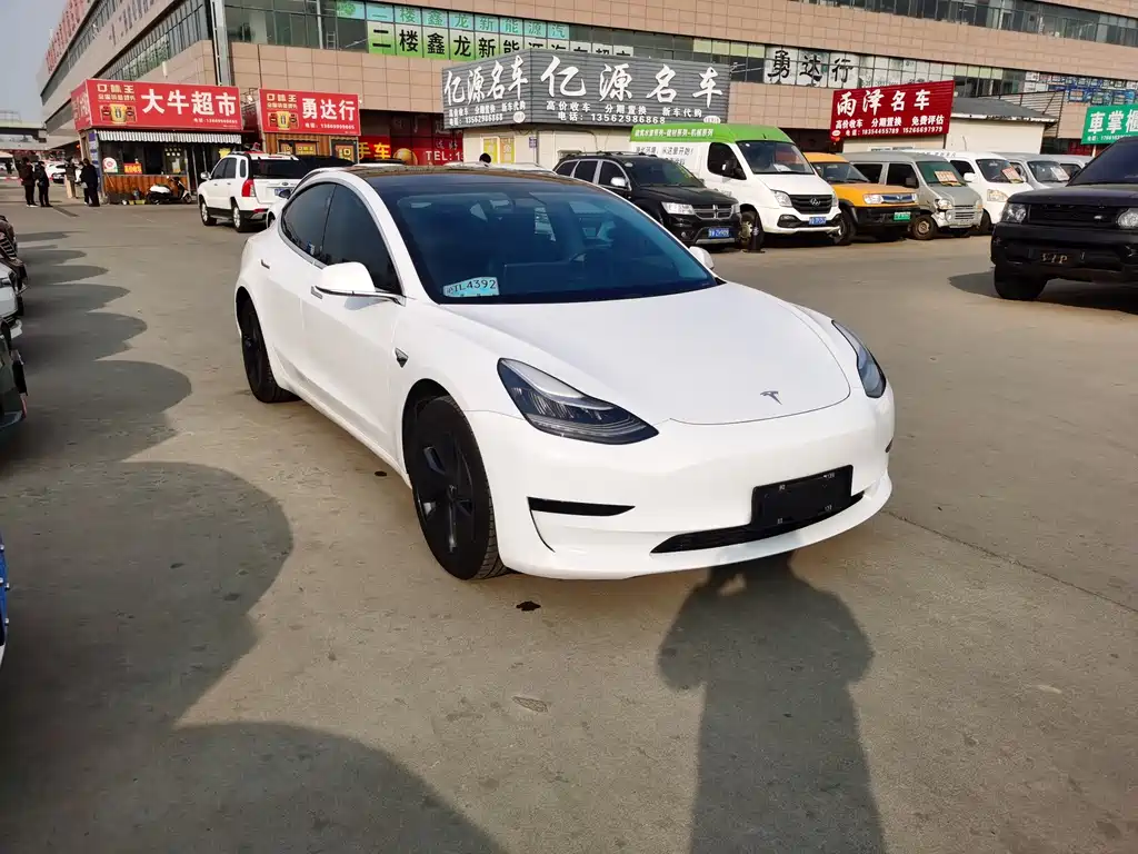 TESLA MODEL 3
