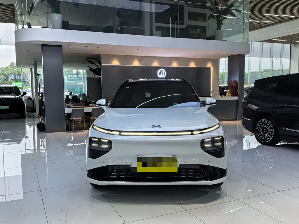 XPeng G9 — миниатюра 2