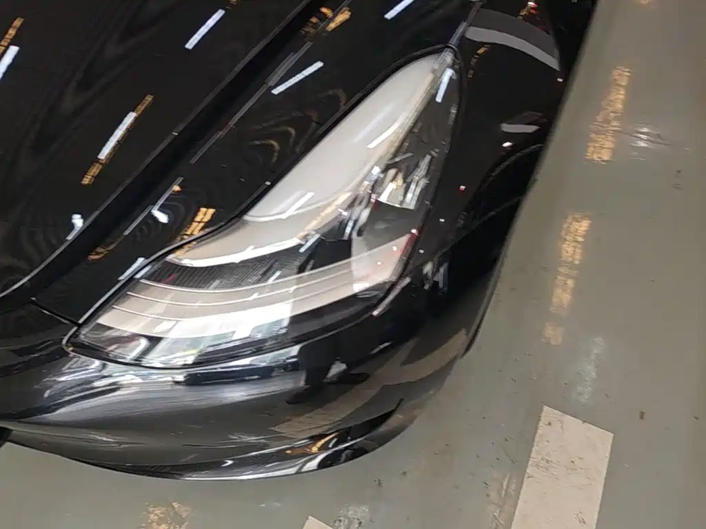 Tesla Model 3 — миниатюра 24