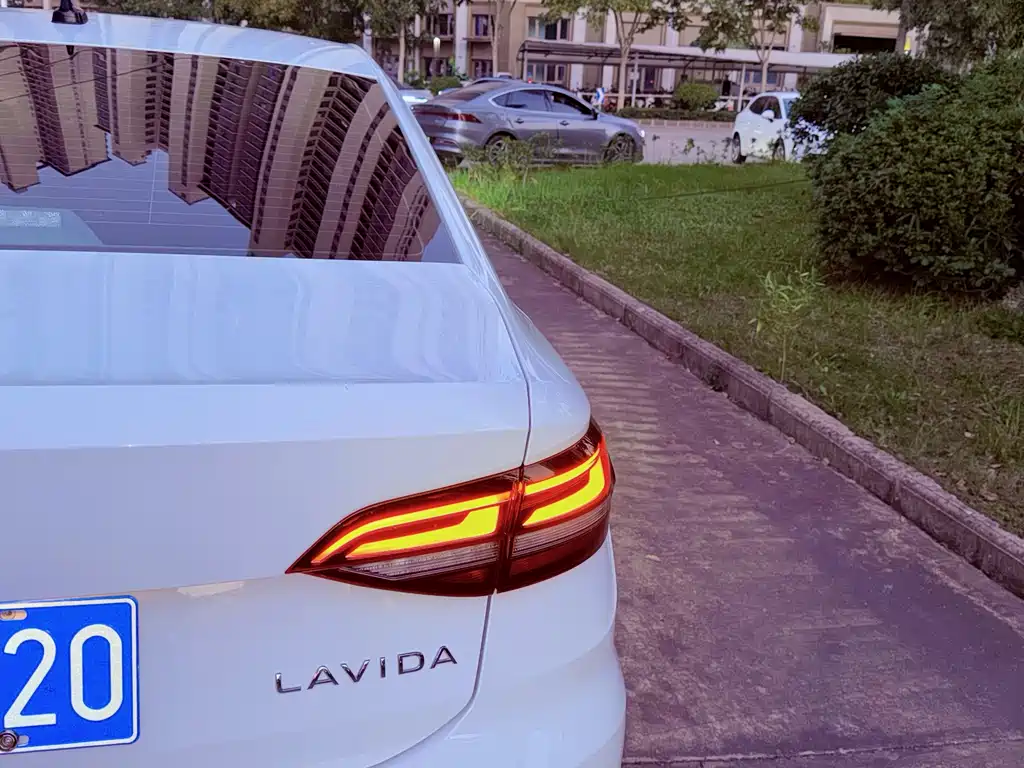 Volkswagen Lavida — миниатюра 8