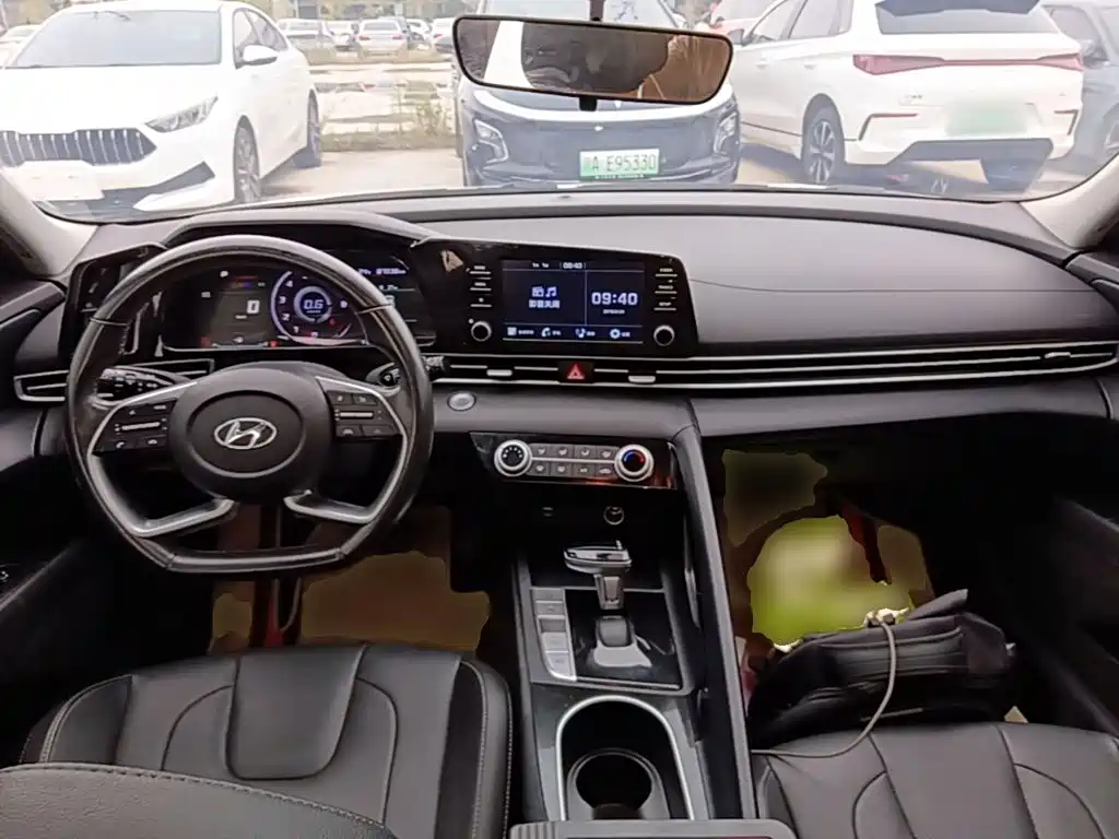 Hyundai Elantra — миниатюра 10