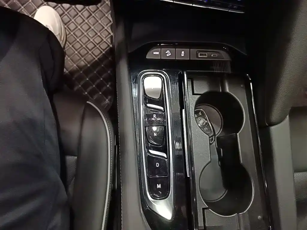 Buick Enclave — миниатюра 14