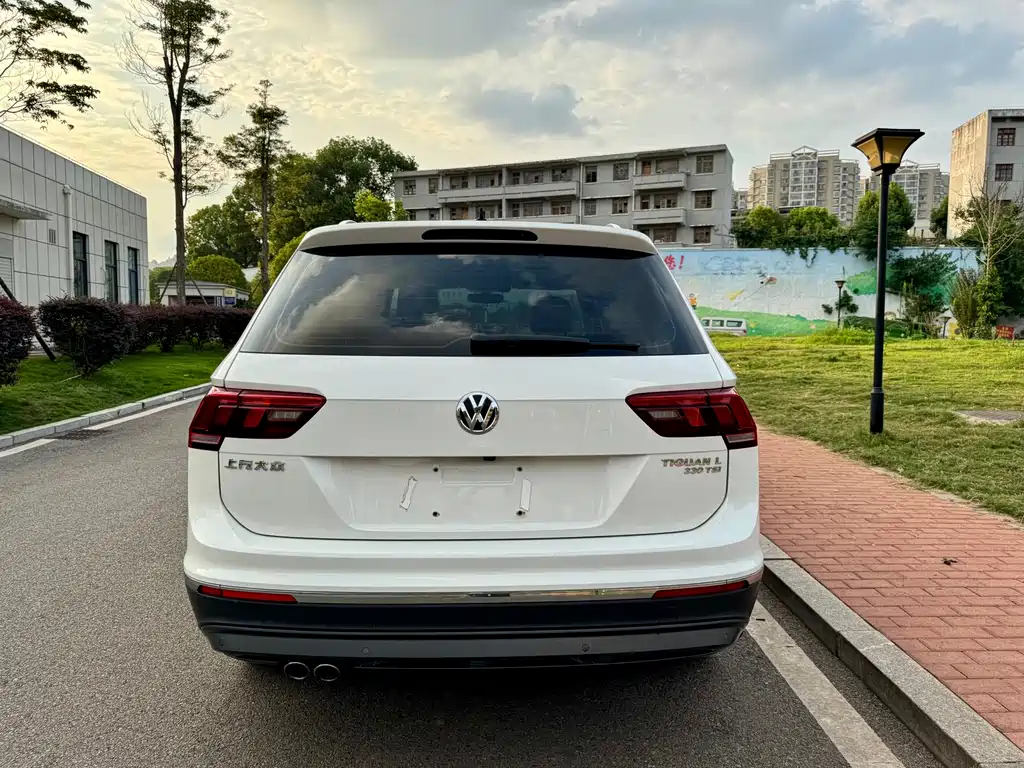 Volkswagen Tiguan L — миниатюра 17