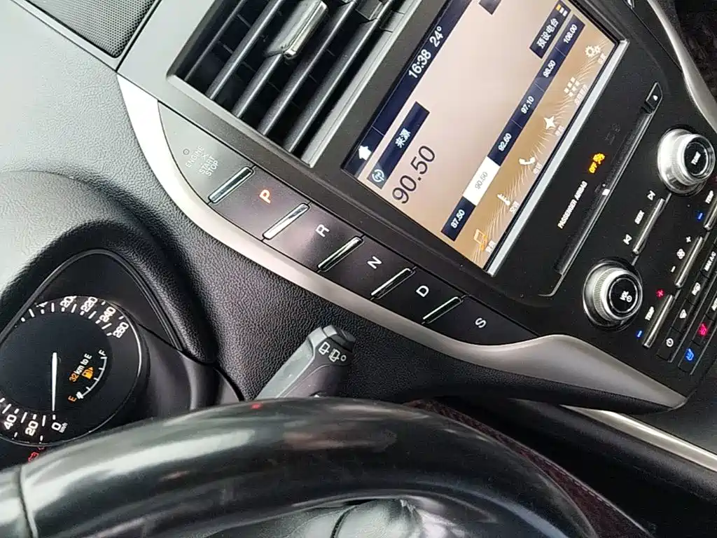 Lincoln MKC — миниатюра 14
